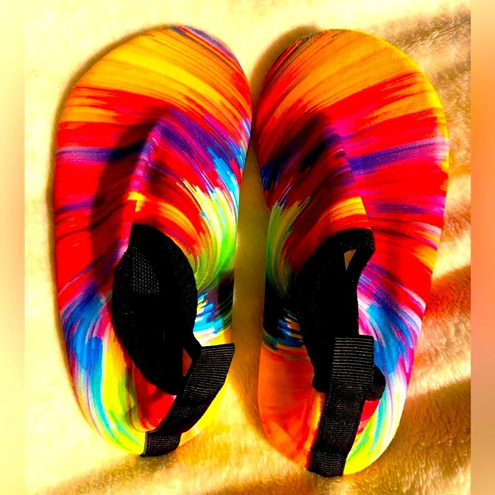 EUC Kids Water Shoes, Tie Dye, Unisex, Sz 12.5, 13, EU30, EU31, Like new​